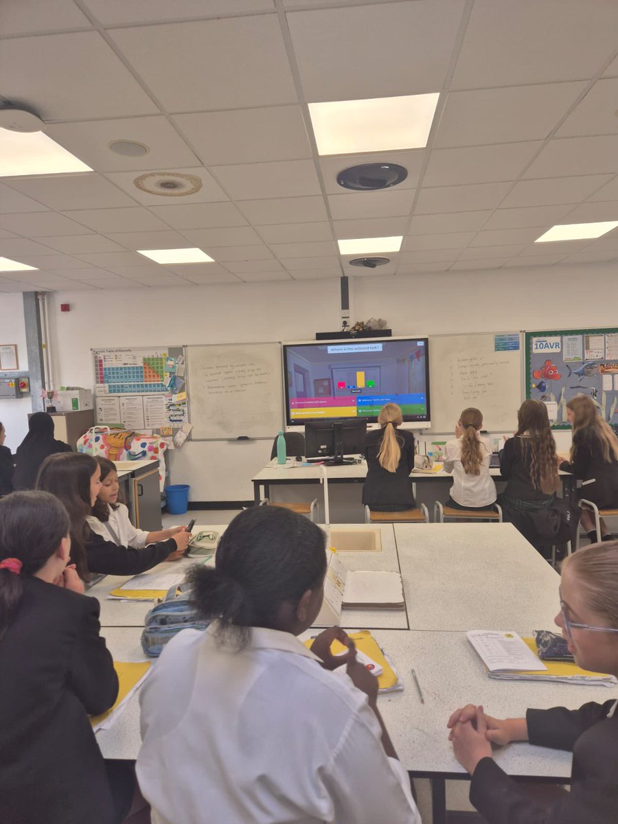 Who is the best at science? #MillaisYear7 competed in the science quiz! #MillaisScience #MillaisCollaboration