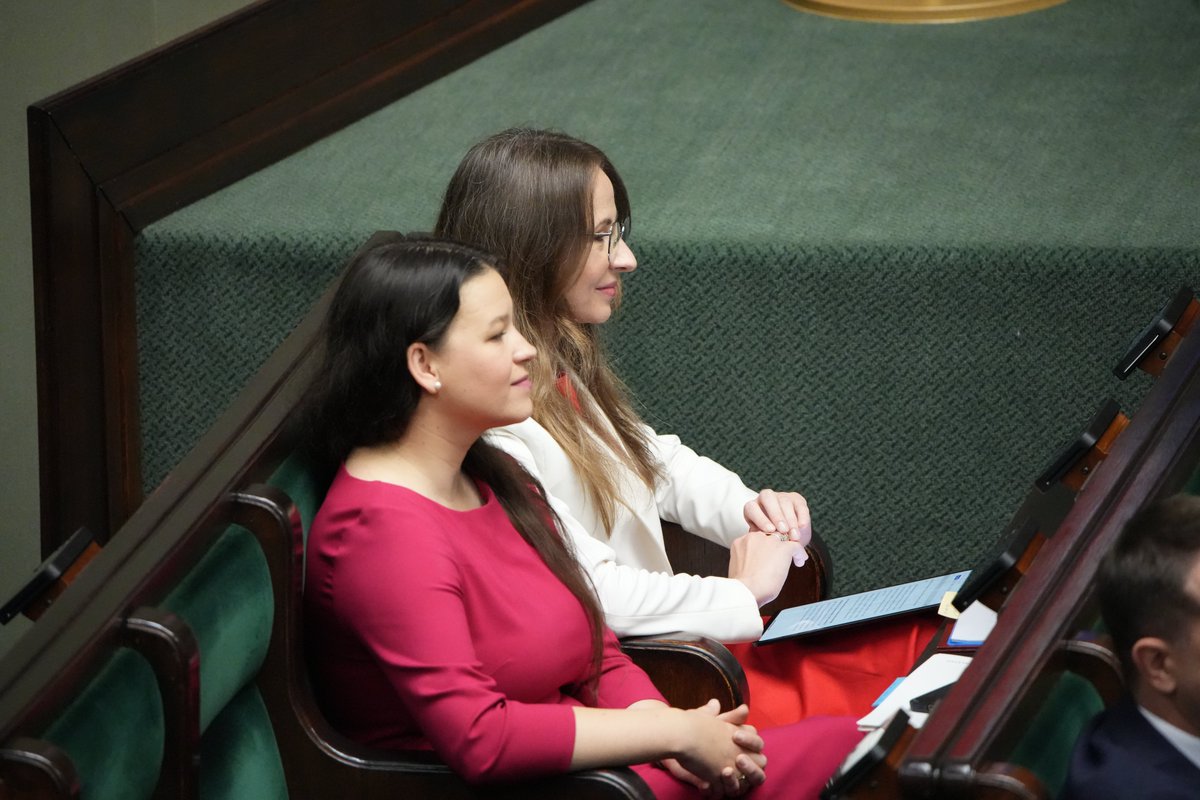 MRPiPS_GOV__PL's tweet image. 📣 Ważne i korzystne zmiany dla milionów pracownic i pracowników w Polsce🇵🇱 coraz bliżej ⤵️
ℹ️ W #Sejm trwa pierwsze czytanie przygotowanego w @MRPiPS_GOV__PL projektu ustawy, zakładającego wliczanie do stażu pracy umów zleceń, działalności gospodarczej i innych form opłacanych…