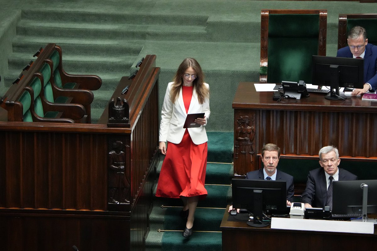 MRPiPS_GOV__PL's tweet image. 📣 Ważne i korzystne zmiany dla milionów pracownic i pracowników w Polsce🇵🇱 coraz bliżej ⤵️
ℹ️ W #Sejm trwa pierwsze czytanie przygotowanego w @MRPiPS_GOV__PL projektu ustawy, zakładającego wliczanie do stażu pracy umów zleceń, działalności gospodarczej i innych form opłacanych…