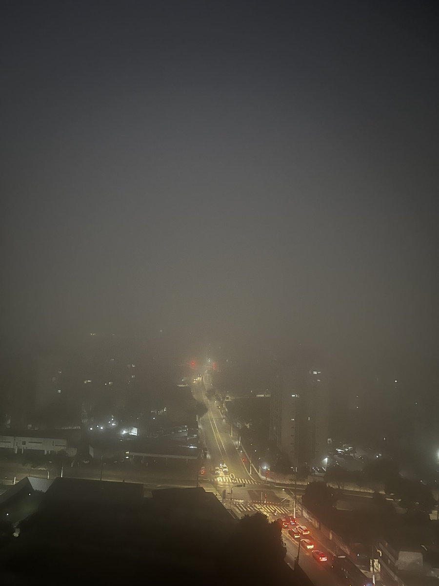 Sabina, juro que até ontem tinha um shopping do outro lado da rua! Cadê? Kkk
Zona Norte de SP (06:12)
#BDSP