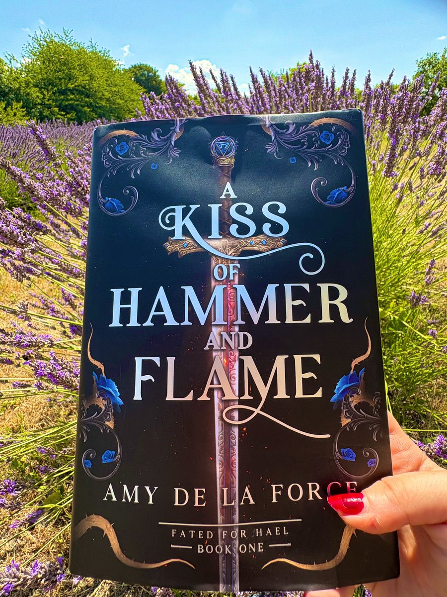 Ina_Christova's tweet image. Loved reading @amydelaforce’s stellar debut! Cahra’s adventures are utterly original and Heal was it good!! 🔥⚔️ @canelo_co