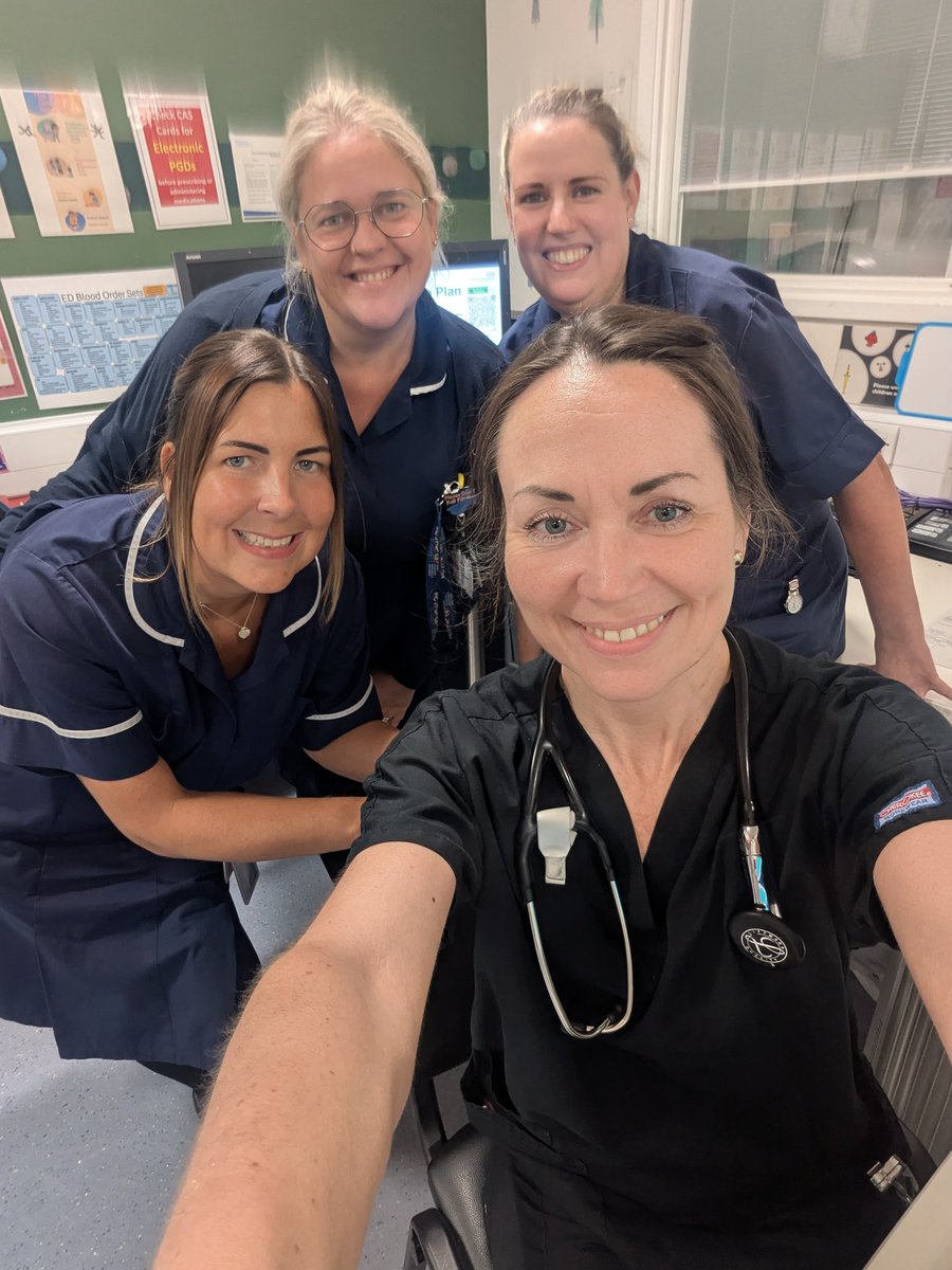 Awe was like old times last night 🙏🏻❤️ so lovely 😍 working with friends ❤️