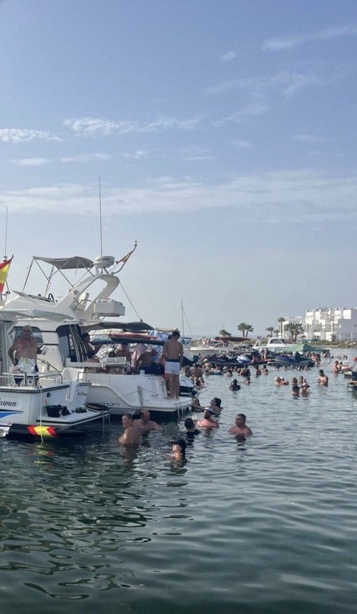 🏖️ ¡Queremos una costa habitable, segura y protegida!
⚠️ El exceso de embarcaciones e incivismo amenaza al mar y a los bañistas.
📢 Varias entidades ecologistas hemos presentado un manifiesto con propuestas claras y urgentes.
✍️ Consúltalo y adhiérete:

docs.google.com/forms/d/e/1FAI…