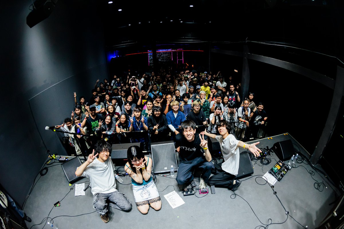 razorriff_th's tweet image. Photos from @cephaloband Live in Bangkok are now available to view at razorriff.com/gallery/cephal…
(📸 ohm.sakkrarin)