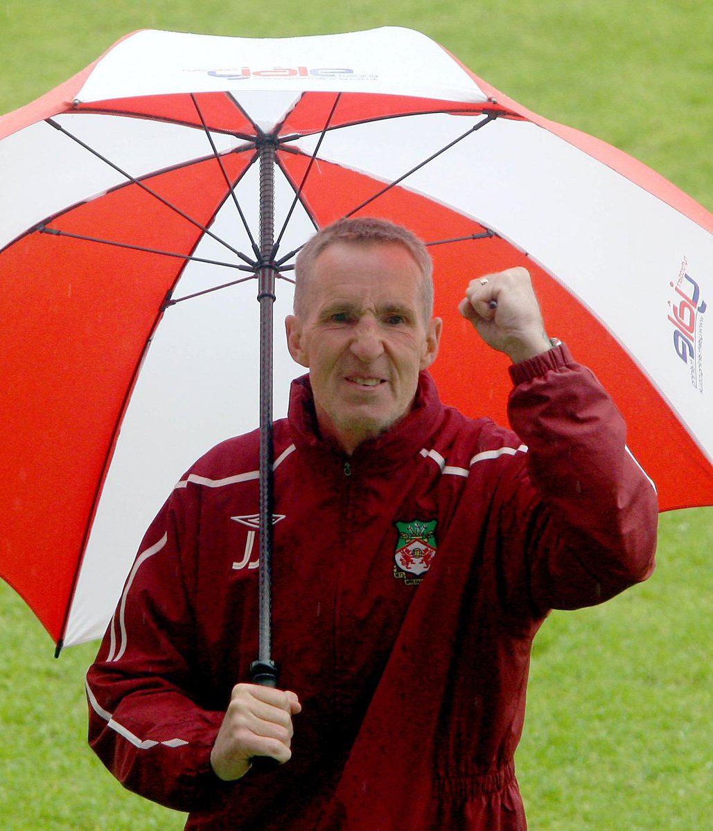 Only1Carter's tweet image. Did a Uni placement with Wrexham in 2013 and was asked to interview Joey at Colliers. I nervously asked for two-minutes of his time to which he said ‘ no, let’s have a coffee and you can have as long as you need’
Our best ever player, but still the most humble of people. RIP ❤️