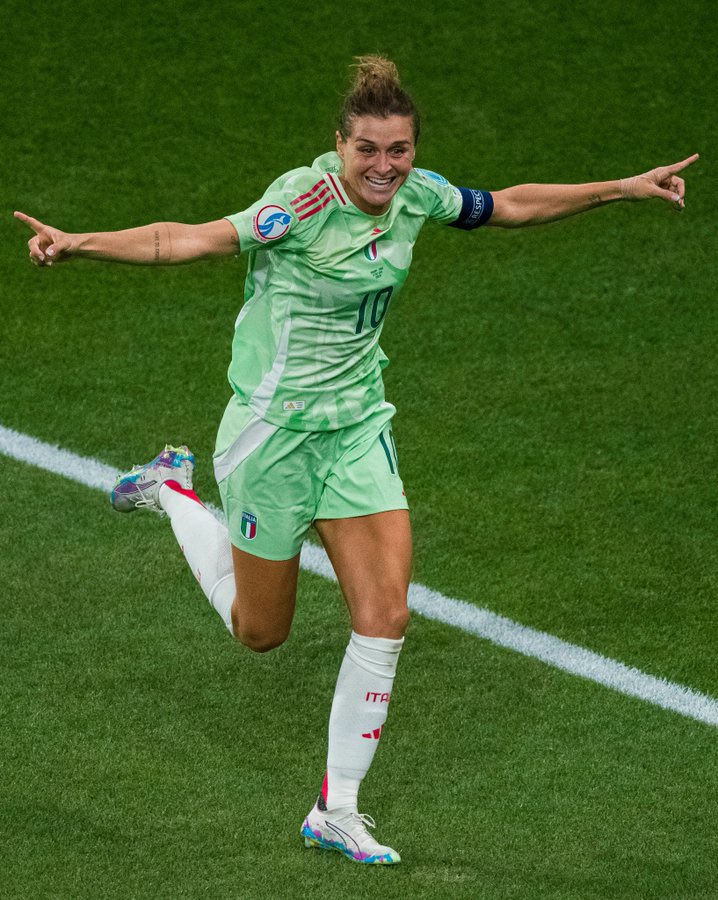 Sam Biccarino (@stattorino) on Twitter photo Cristiana Girelli has the best aerial duel win % so far at #WEURO2025
(15+ contested)
๐ฅ79% (15/19) Cristiana Girelli ๐ฎ๐น
๐ฅ76% (13/17) Lina Hurtig ๐ธ๐ช
๐ฅ73% (11/15) Sjoeke Nรผsken ๐ฉ๐ช
67% (9/15) Stina Blackstenius ๐ธ๐ช
57% (13/23) Julia Zigiotti ๐ธ๐ช
55% (11/20) Guรฐrรบn Arnardรณttir ๐ฎ๐ธ Cristiana Girelli has the best aerial duel win % so far at #WEURO2025
(15+ contested)
๐ฅ79% (15/19) Cristiana Girelli ๐ฎ๐น
๐ฅ76% (13/17) Lina Hurtig ๐ธ๐ช
๐ฅ73% (11/15) Sjoeke Nรผsken ๐ฉ๐ช
67% (9/15) Stina Blackstenius ๐ธ๐ช
57% (13/23) Julia Zigiotti ๐ธ๐ช
55% (11/20) Guรฐrรบn Arnardรณttir ๐ฎ๐ธ