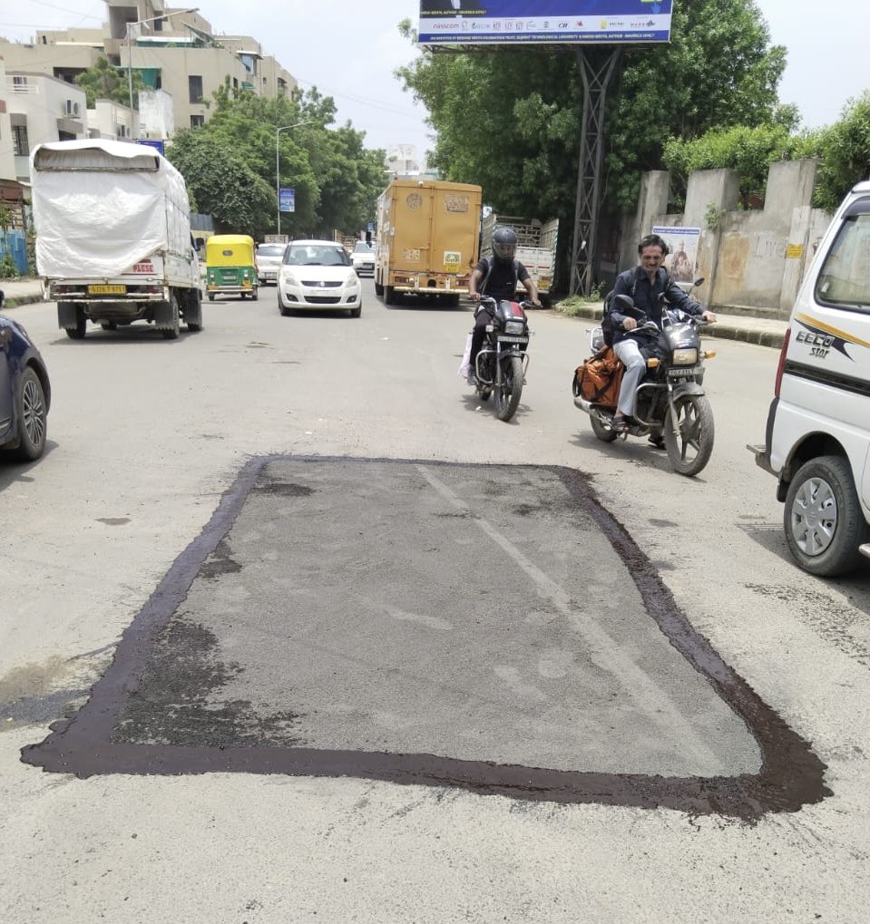 AmdavadAMC's tweet image. Infrared patchwork work carried out at Sobo Centre Cross Road near Dada Nehru Nagar Market in South Bopal (SWZ) to ensure smoother and safer travel for commuters.

#InfraredPatchwork #RoadRepair #SafeTravel #SmoothCommute #AMCRoadWork