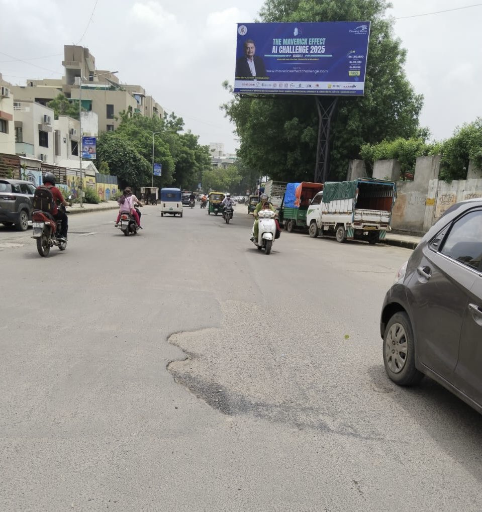 AmdavadAMC's tweet image. Infrared patchwork work carried out at Sobo Centre Cross Road near Dada Nehru Nagar Market in South Bopal (SWZ) to ensure smoother and safer travel for commuters.

#InfraredPatchwork #RoadRepair #SafeTravel #SmoothCommute #AMCRoadWork