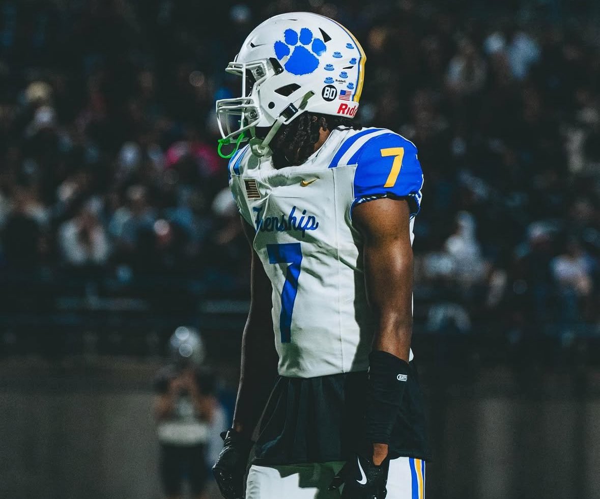 GrayGrundhoefer's tweet image. 4⭐️ WR and top 150 overall prospect Chase Campbell will make his commitment decision later today.
He will choose between Baylor, Texas Tech and Kansas State.
The latest on @SicEm365: sicem365.com/forums/1/topic…
