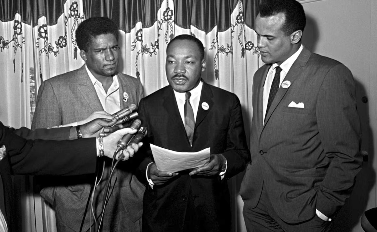 Fakalantari's tweet image. رِو. آلفرد شارپتون (Al Sharpton)، فعال برجسته حقوق مدنی و رئیس سازمان National Action Network، انتشار اسناد مربوط به ترور مارتین لوتر کینگ را محکوم کرد. او این اقدام را تلاش "یأسآمیز برای منحرف کردن افکار عمومی" از اسناد جنجالی جفری اپستین نامید