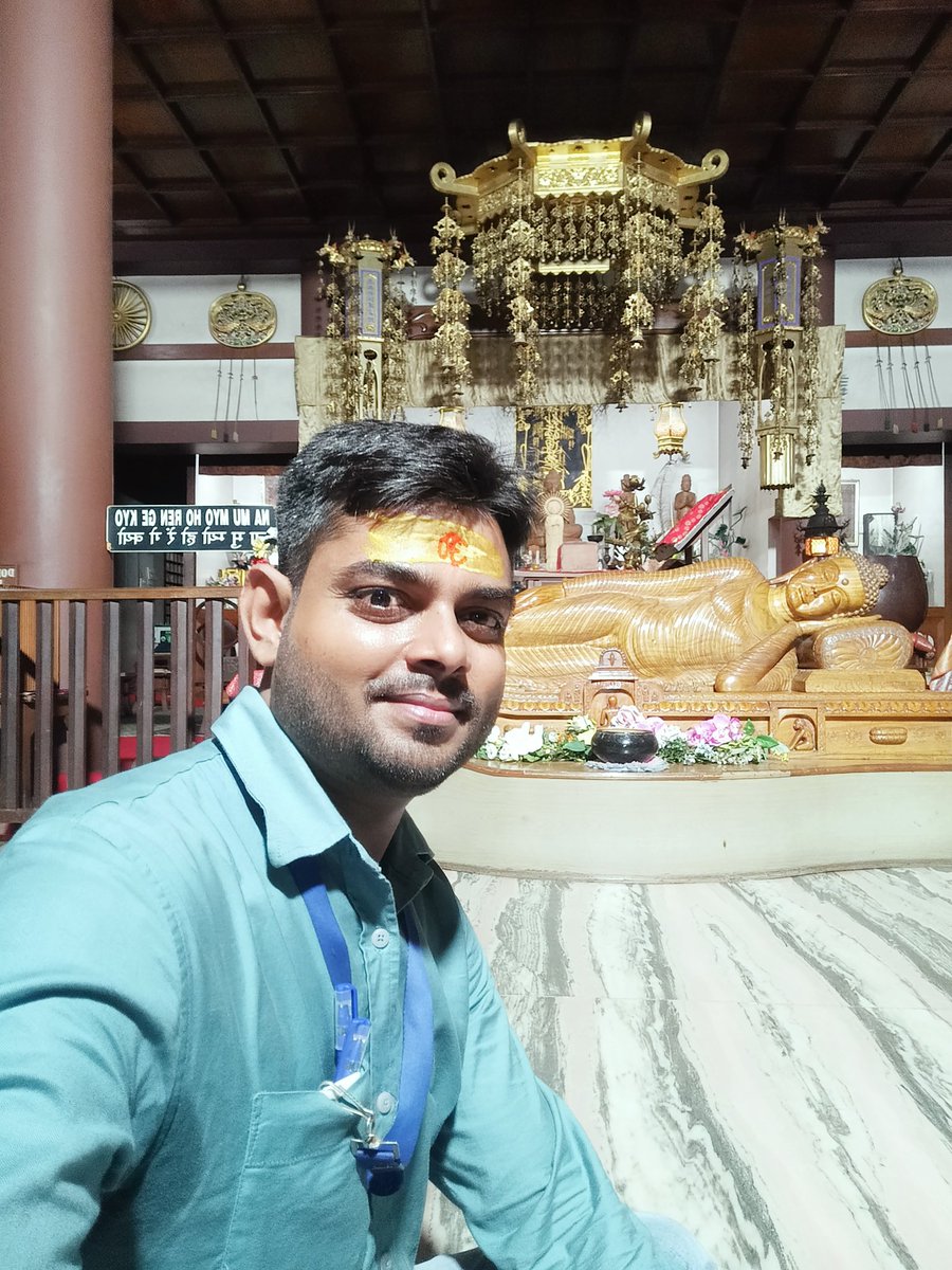 BrijeshBasu's tweet photo. बुद्धं शरणं गच्छामि — मैं बुद्ध की शरण में जाता हूँ।
धम्मं शरणं गच्छामि — मैं धर्म (बुद्ध के उपदेशों) की शरण में जाता हूँ।
संघं शरणं गच्छामि — मैं संघ (बौद्ध भिक्षु समुदाय) की शरण में जाता हूँ। https://t.co/aoTYvEfCWy