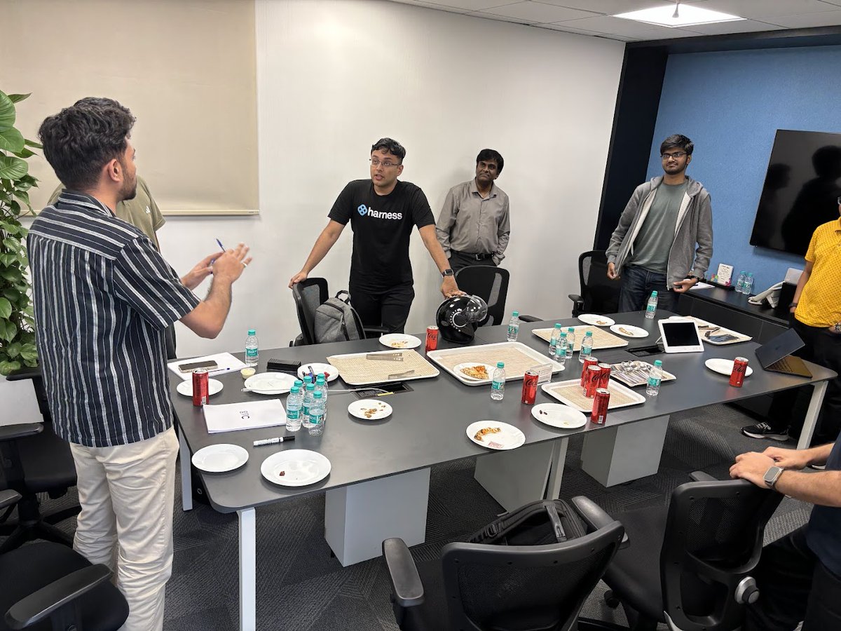 177pc's tweet image. An honour to host @vishalmisra (Vice Dean of AI @CUSEAS & the accidental inventor of RAG) for an exclusive session w/ Bangalore's top AI builders.
Vishal was predicting GPT's capabilities & limitations much before anyone else.
We skipped the hype & dove deep into what's next🧵…