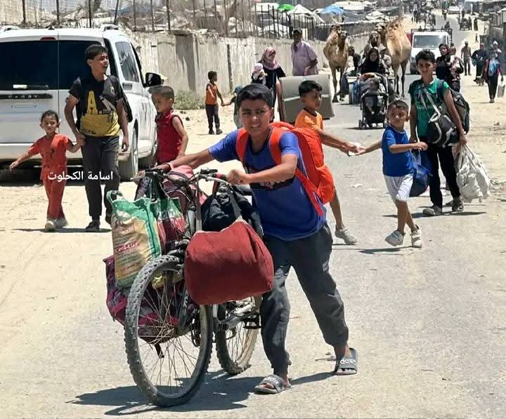 ahmd_mhna19696's tweet image. You are displaced from your home and fleeing from the bombing and death to another death, which is hunger. For everyone who watches, be merciful and have a conscience and donate a little. We are not begging. I am writing these words while I am hungry.
chuffed.org/project/117684…