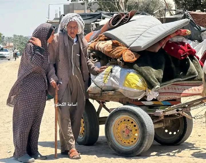 ahmd_mhna19696's tweet image. You are displaced from your home and fleeing from the bombing and death to another death, which is hunger. For everyone who watches, be merciful and have a conscience and donate a little. We are not begging. I am writing these words while I am hungry.
chuffed.org/project/117684…