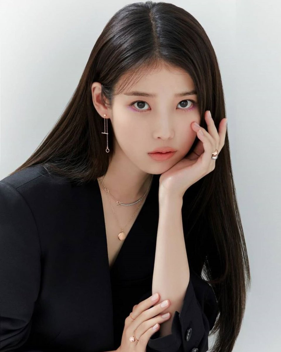 BPxSpotify's tweet image. #JENNIE (10) is now the female K-pop soloist with the most songs over 100 million streams on Spotify, surpassing IU (9).