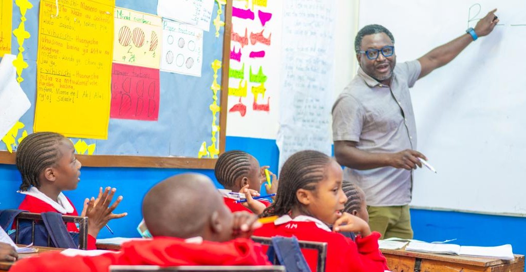 From Kibera to the world: Kennedy Odede wins 2025 UN Mandela Prize.
The Kenyan social entrepreneur founded an organization which serves 4 million people in informal settlements.
#MandelaDay #ItsInYourHands

👉un.org/en/unis-nairob…