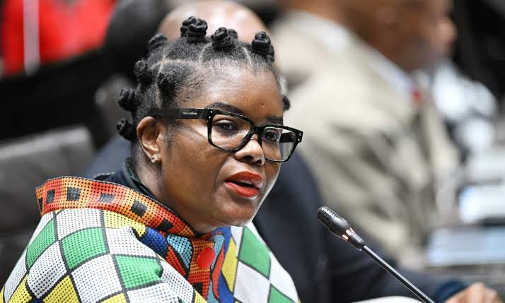 Martin_Nel_99's tweet image. 🚨 Minister Nobuhle Nkabane FIRED!
Under intense pressure from the DA, President @CyrilRamaphosa has removed the higher education minister — accused of lying to Parliament and rigging SETA board appointments to favour of @MYANC loyalists.
The DA had made it clear: we would not…