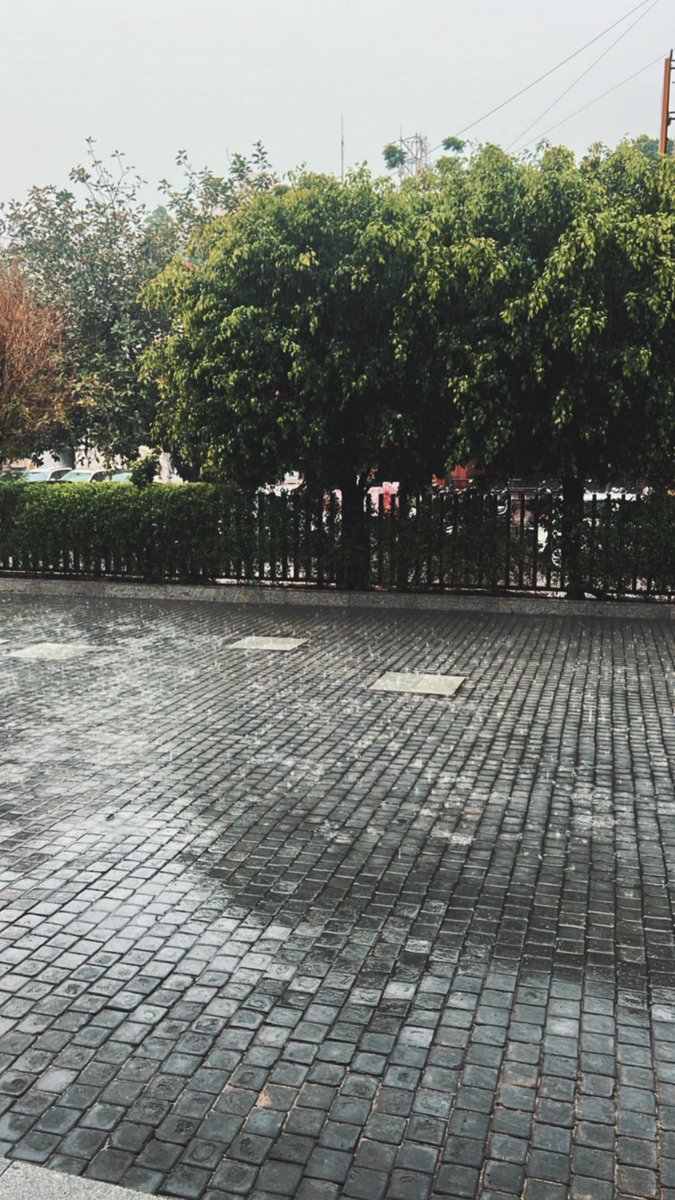 Gauraa27's tweet image. This View &amp;amp; WFO!!! 🫰🫰
☔️🌧️