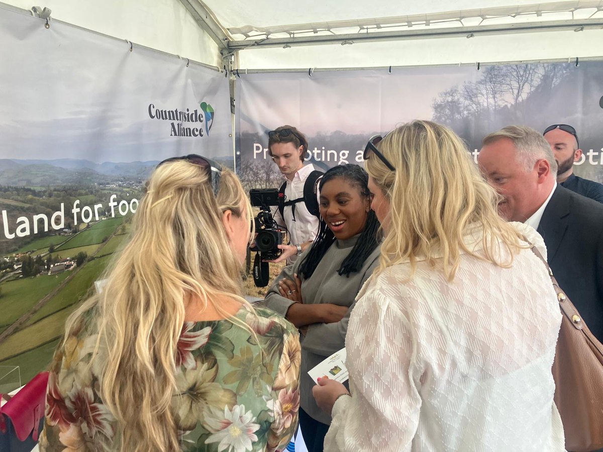 CAevs's tweet image. Thanks to @KemiBadenoch for taking the time to visit us yesterday to meet our member and supporters, and our National Award winners @CoterieLeather and @wildwelshmeat showing her support for Welsh rural businesses 👌