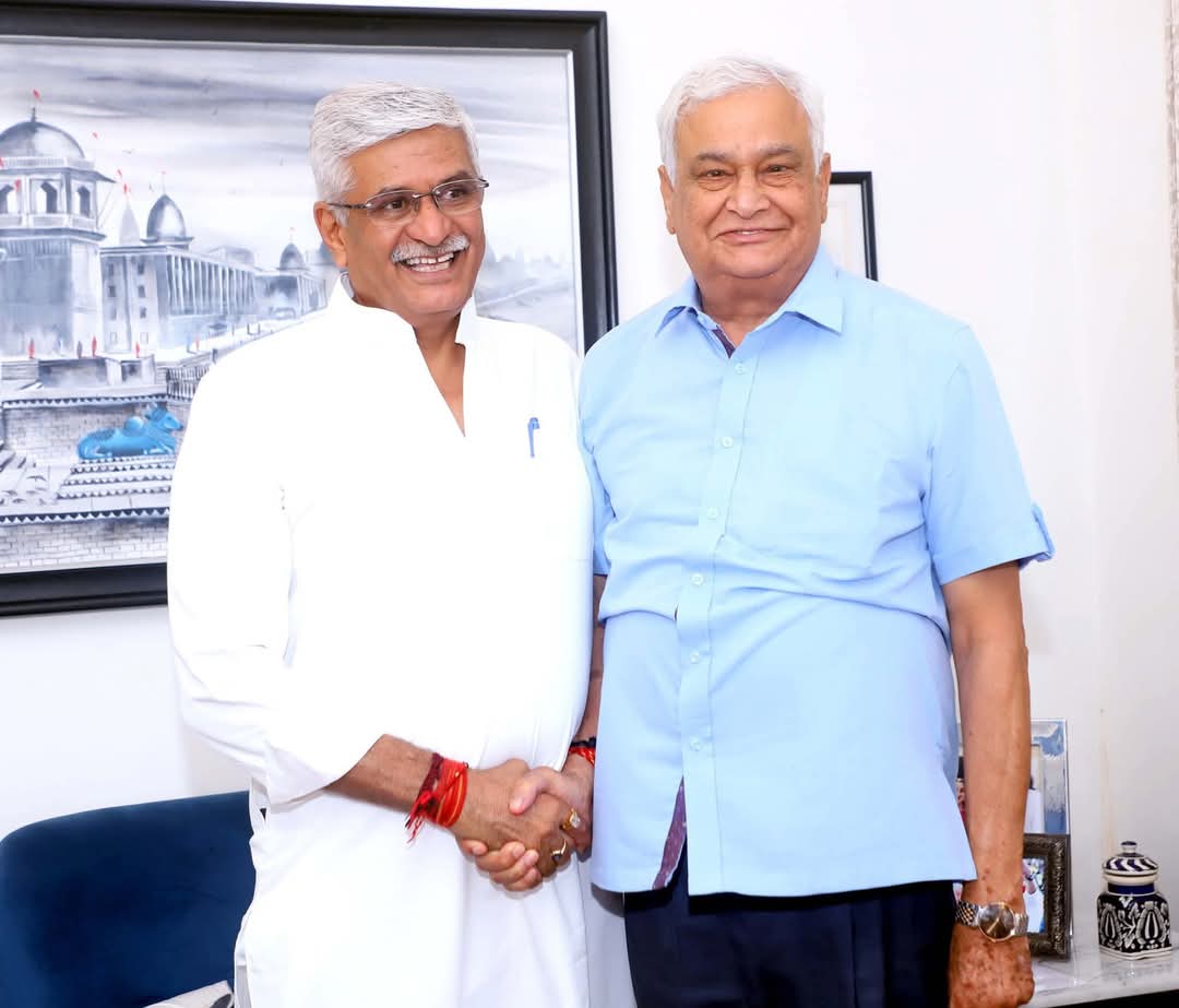 NaredaAbhishek's tweet image. दिल्ली में मुलाकात