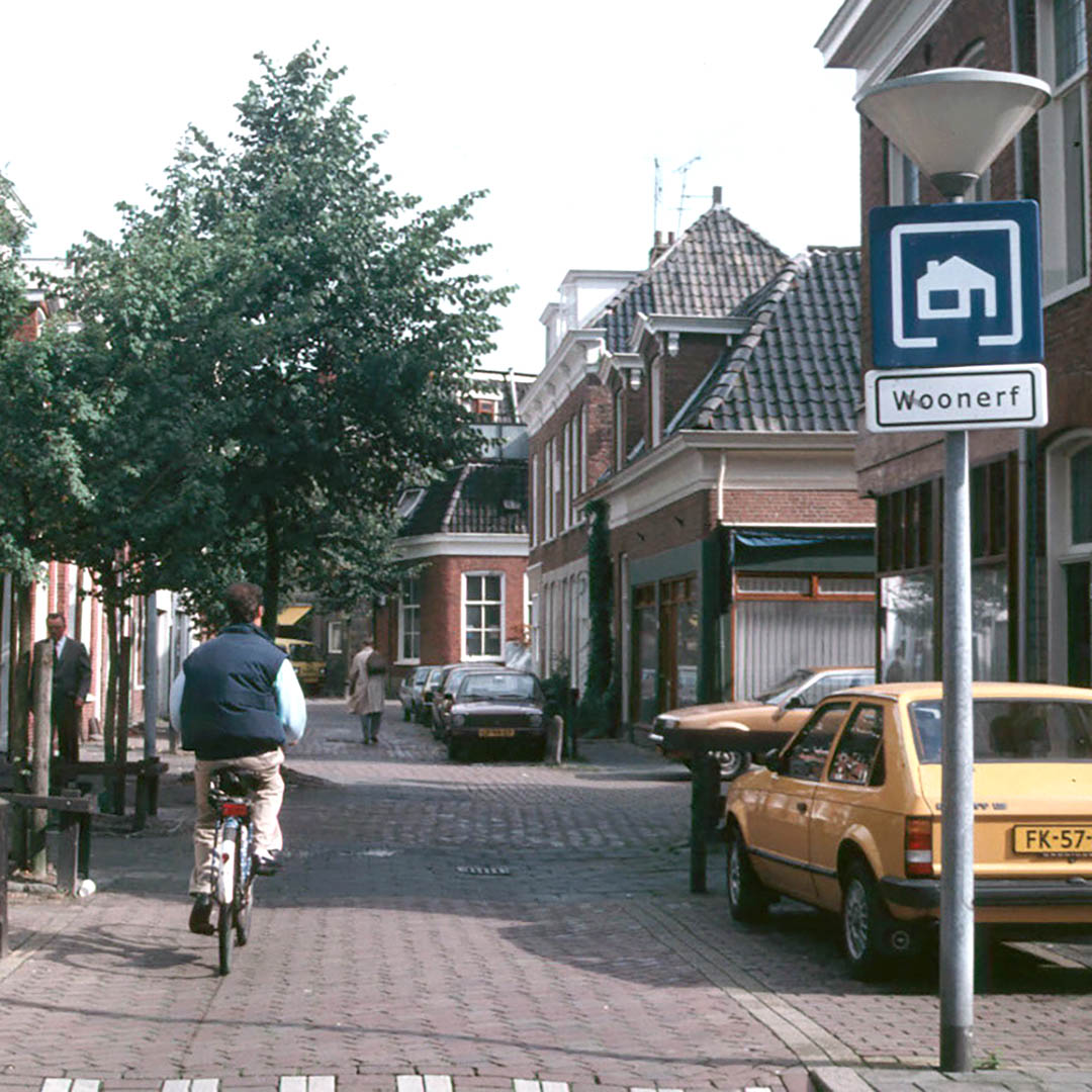 TransportSac's tweet image. "Woonerf" is a Dutch concept that means “living street”. It's a type of street design where pedestrians, bikes, and cars all share the road-with a speed limit of just 9 mph. Pedestrians are free to use the full width of the road. What do you think-could this work in #Sacramento?