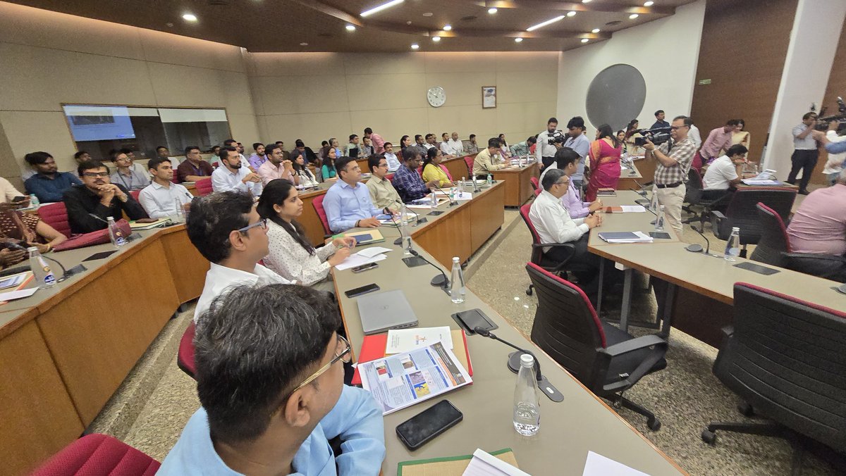 narottamsahoo's tweet image. Igniting the future with Space Technology!
At the Regional Meet for Space Applications in #Gandhinagar, Hon’ble CM of Gujarat Shri Bhupendra Patel joined hands with space scientists and policymakers to envision a transformative roadmap for leveraging #spacescience for…