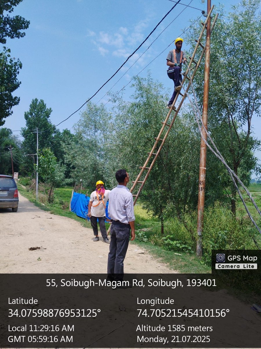 kpdcloffice's tweet photo. Powering Progress in Soibug!
LTAB cable stringing underway at F04 Bunpora.
A step closer to electrifying the future!
#KPDCL #Soibug #InfrastructurelnAction
#PoweringKashmir https://t.co/3uG4Hnmzty