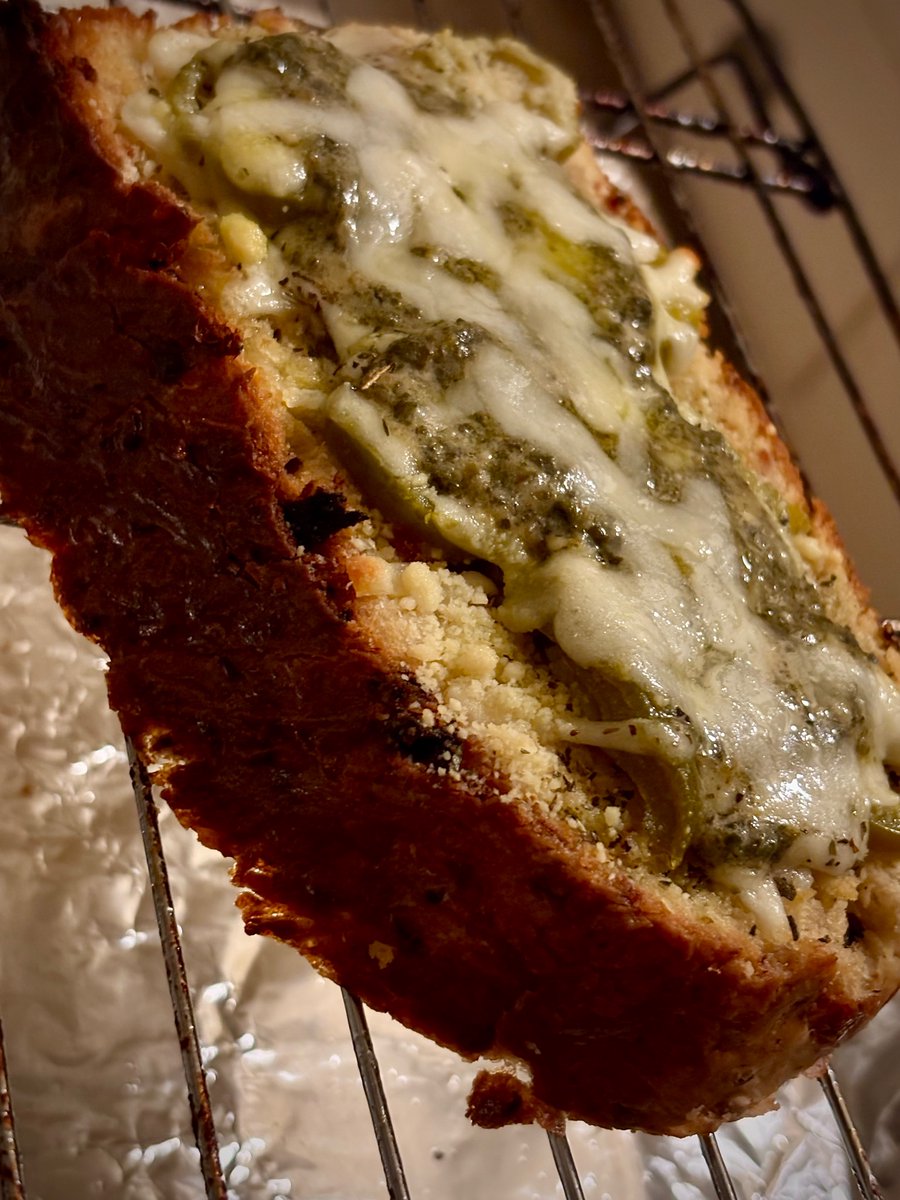 Clay_Staub's tweet image. You’ve gotta try this-our Treehouse Thick-Cut Bread With Jalapeños, Fresh Parmesan and Melted Whole Milk Mozzarella with Garden Basil Pesto with Pine Nuts and Walnuts!
Insanely Delicious.