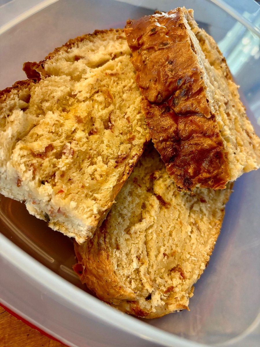 Clay_Staub's tweet image. You’ve gotta try this-our Treehouse Thick-Cut Bread With Jalapeños, Fresh Parmesan and Melted Whole Milk Mozzarella with Garden Basil Pesto with Pine Nuts and Walnuts!
Insanely Delicious.