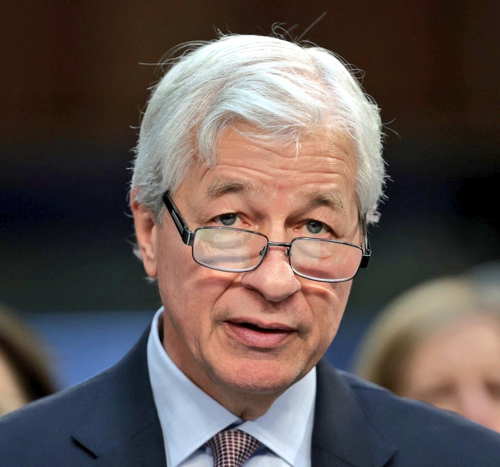 rkmtimes's tweet image. BREAKING 🇺🇲🇨🇳🇪🇺🔥 JP Morgan, Wells Fargo and Citigroup ($6 trillion) considered to offer Loans, and Securities backed by clients #crypto holdings.