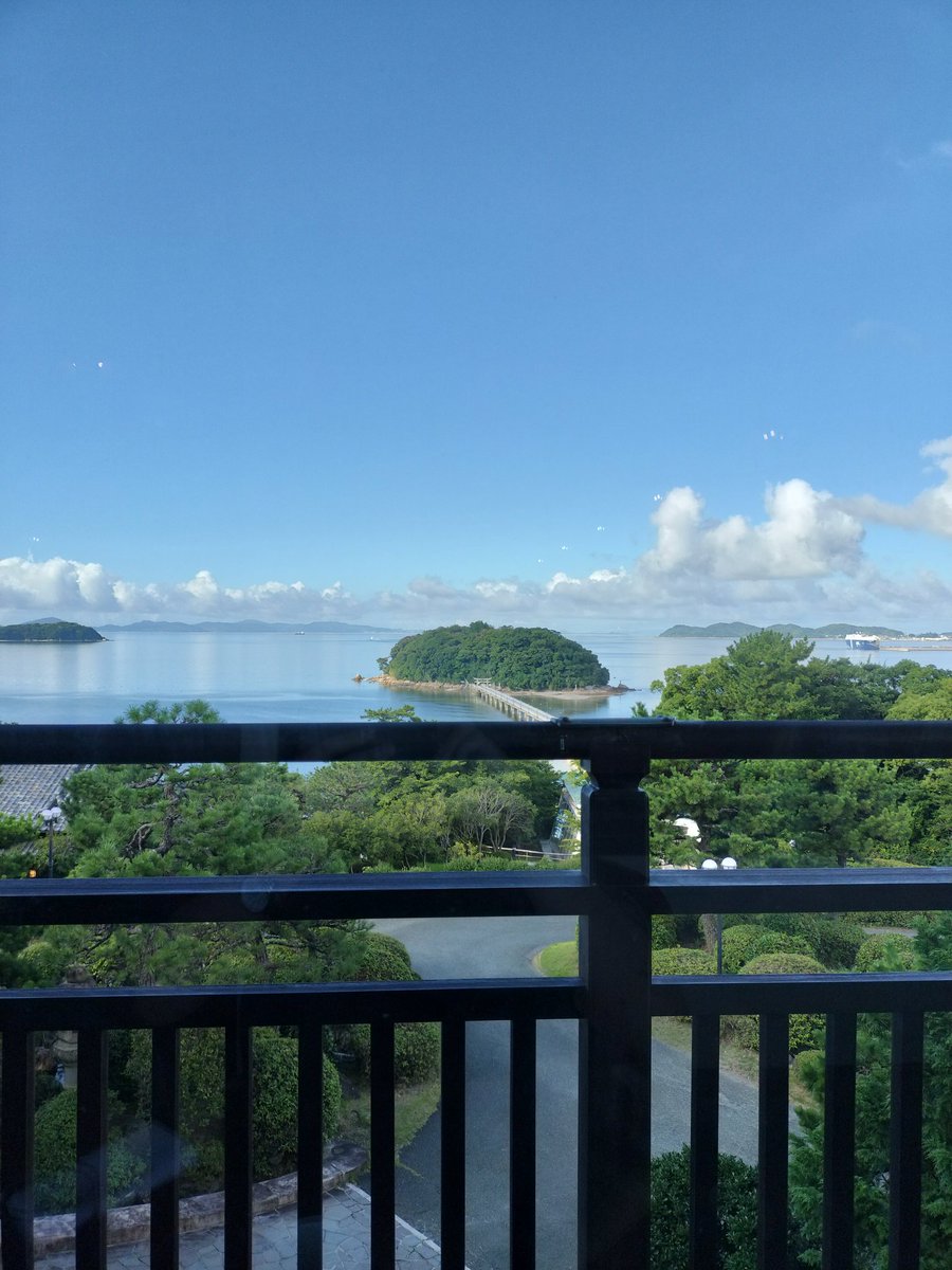 magusofthemoon1's tweet image. 朝食を食べてからチェックアウト後、海辺の文学記念館と竹島を探訪。
最後にホテルでランチタイムにカツレツカレーを食べて愛知旅行はフィニッシュ！東京に帰ります。