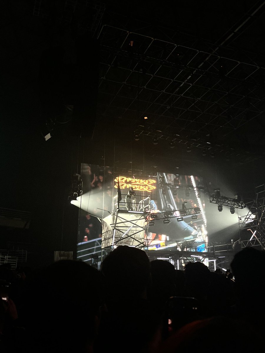 𝙃𝙤𝙩 𝙚𝙢𝙤𝙨 𝙡𝙞𝙨𝙩𝙚𝙣 𝙩𝙤 𝙀𝙖𝙨𝙮𝙠𝙞𝙙 🖤