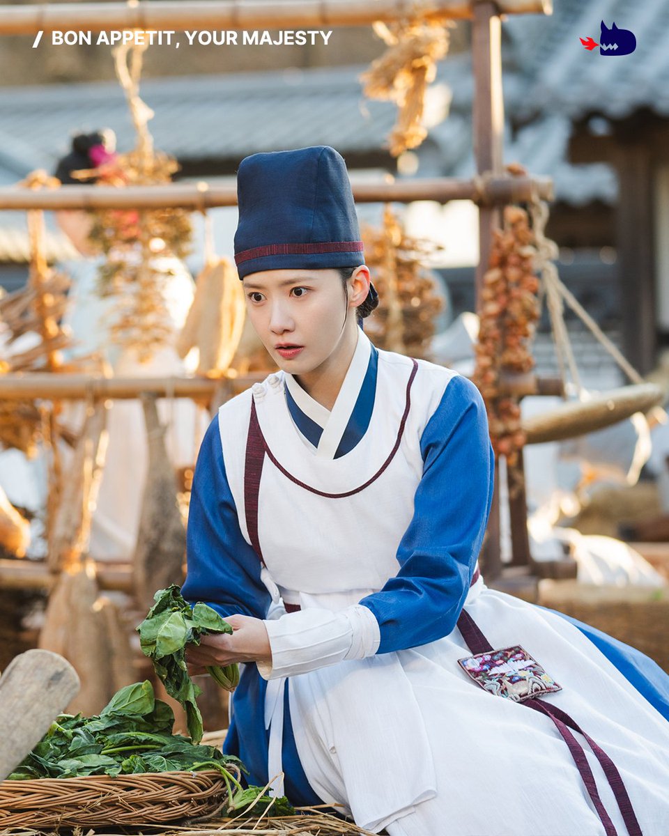 studiodragonKR's tweet image. The French chef has totally transformed into a master royal cook✨
The first episode of  #BonAppetitYourMajesty airs in August!