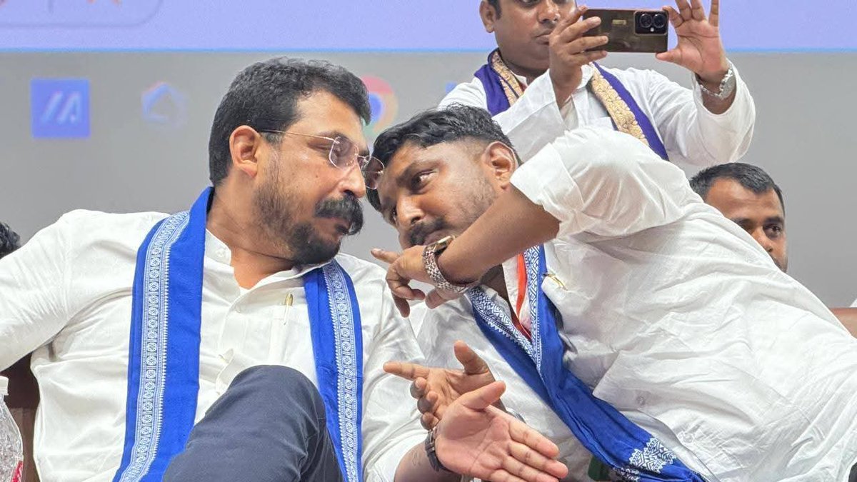 Sonu_Aazad's tweet image. भीम आर्मी भारत एकता मिशन के 10वें स्थापना दिवस व द्वितीय राष्ट्रीय अधिवेशन कल बिहार की राजधानी पटना में मनाया गया।

शानदार कार्यक्रम के लिये टीम बिहार को बहुत-बहुत बधाई एवं मंगलकामनाये।

जय भीम! जय भारत!
#भीम_आर्मी_स्थापना_दिवस
@BhimArmyChief @anil_aazad