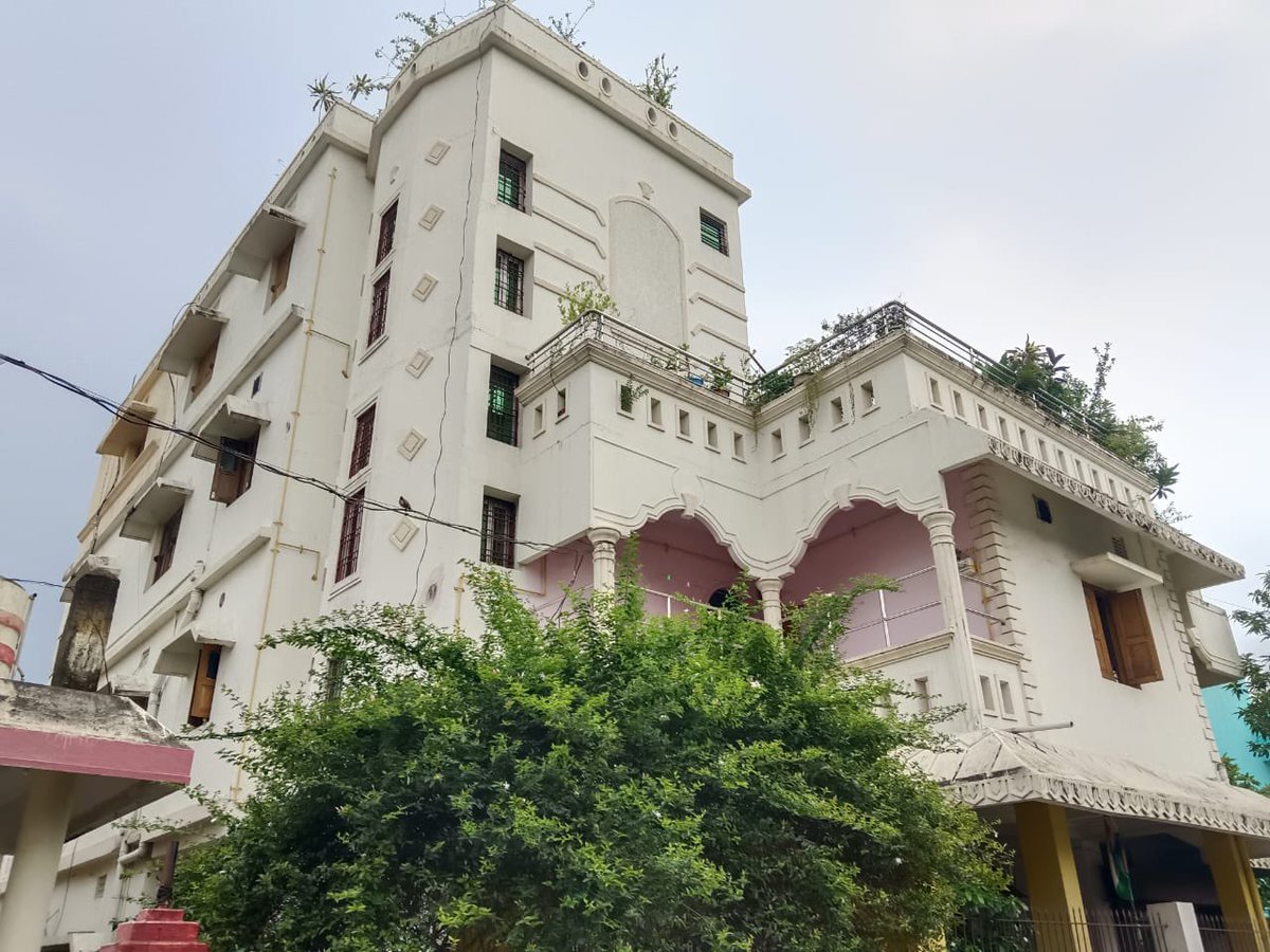 IndianGems_'s tweet image. Can you own this 9,000 sqft luxury house with a salary of just ₹78,800 per month?
