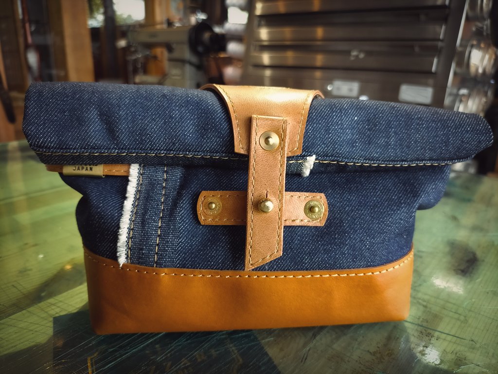 fmwb's tweet photo. シッブいやつ、受け取りに。
そして次の品のオーダーをゴニョゴニョ…と。

#LEZZARI
#レザーリ https://t.co/w4lDtdjbCt