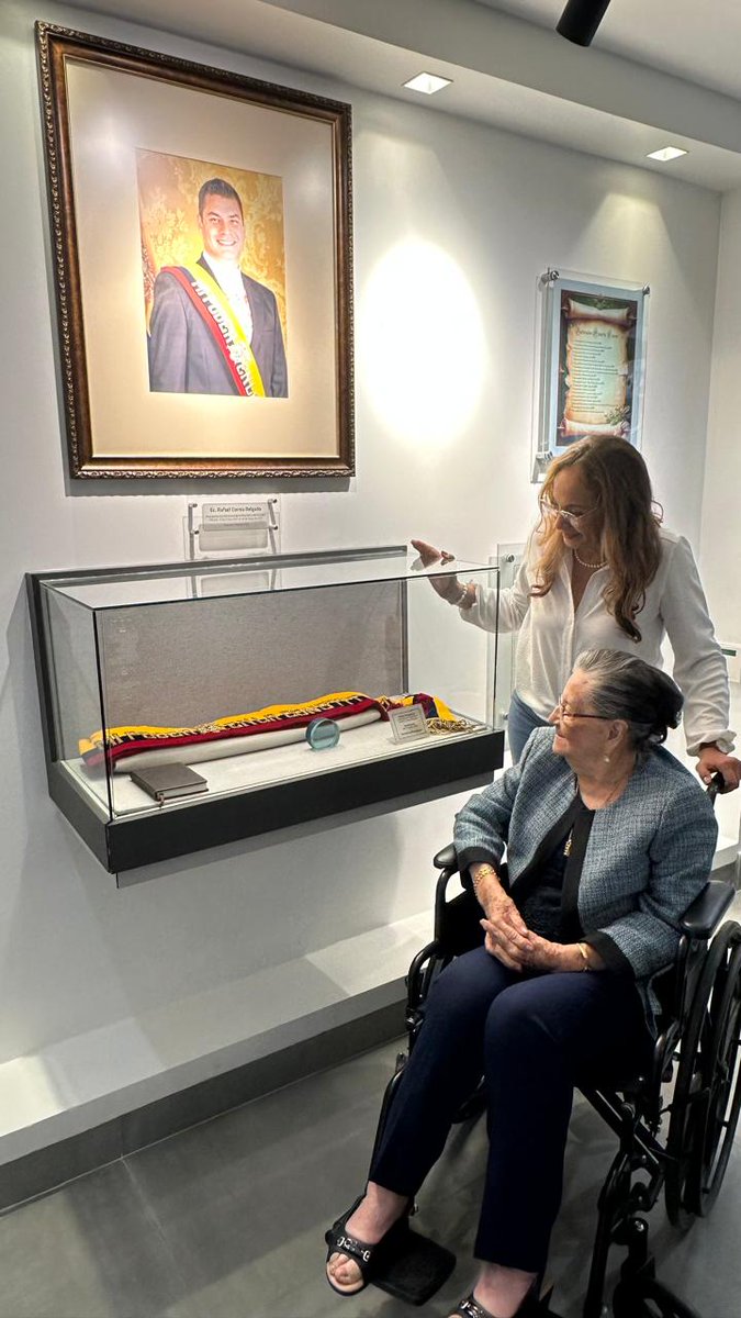 IngridBravoRuiz's tweet photo. En el museo de la @uees_ec, se incorporó la sección del expresidente Rafael Correa Delgado, sumándose a la galería de exmandatarios que marcaron la historia del país. 🇪🇨
@MashiRafael
#MuseoDePresidentesUEES https://t.co/JgWOc6RL2J