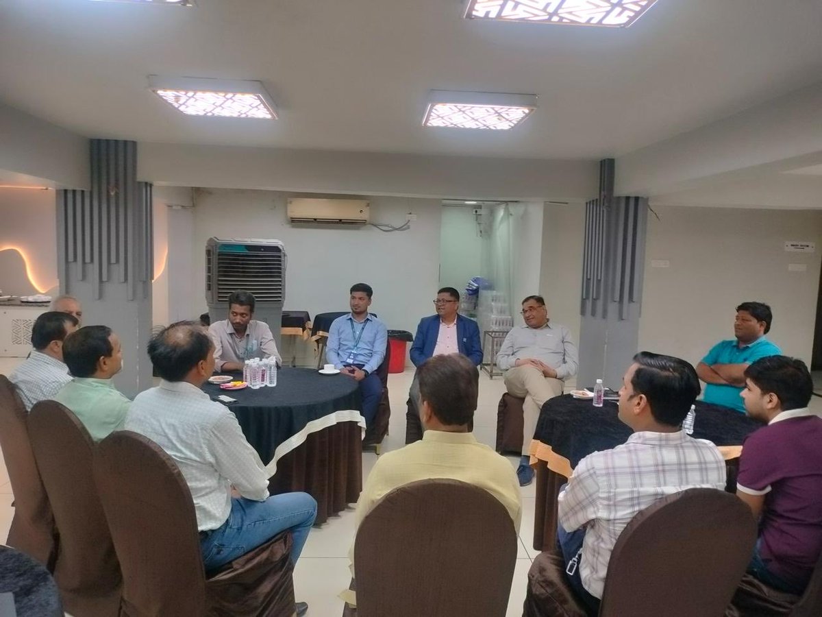 HPCL_Bilaspur's tweet photo. Strengthening Partnerships, Chai Pe Charcha! ☕

In our journey to maintain Growth Leadership, we recently organised a "Chai Pe Charcha" meet-up with our top-performing HSD dealers in Korba. 

#OneHPCL #DeliveringHappiness #ProudToBeHPite #HPCLCZRetail https://t.co/15Np3PQJag