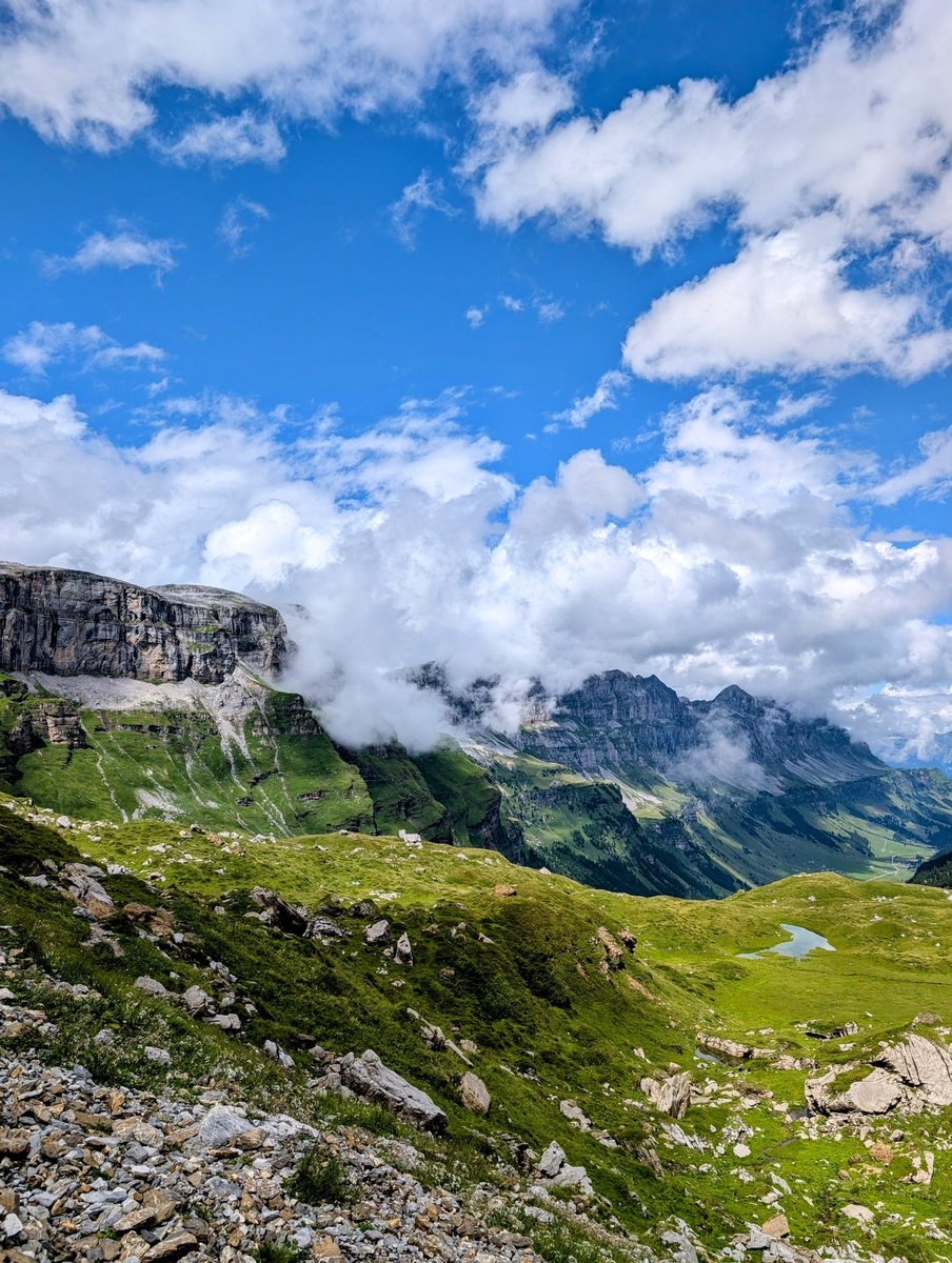 HikingSchweiz's tweet image. A walk to a glacial lake at 2,098m above the Klausenpass in Canton Uri, Switzerland 🇨🇭