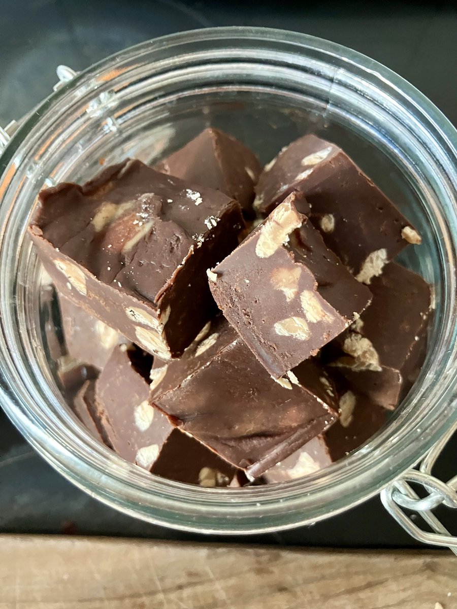 karenfthompson's tweet image. Good morning my
Twits ..
Day off #2...
The sun is shining ..
No rain .. yet ..
I've been awake since 4am ..
So decided to make some fudge ..
Dark chocolate and pistachio for his highness and dark chocolate with Reece's pieces for my Alfie ...
Now sitting with a cup of tea ...…