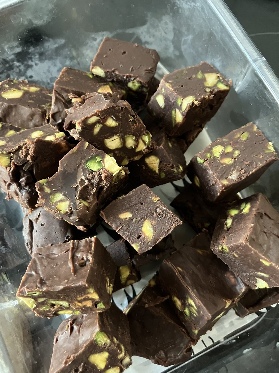 karenfthompson's tweet image. Good morning my
Twits ..
Day off #2...
The sun is shining ..
No rain .. yet ..
I've been awake since 4am ..
So decided to make some fudge ..
Dark chocolate and pistachio for his highness and dark chocolate with Reece's pieces for my Alfie ...
Now sitting with a cup of tea ...…