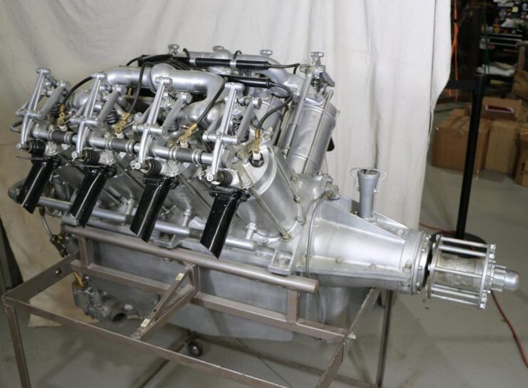 Silodrome's tweet image. This is a rare Curtiss OX-5 V8, the first mass-produced American aircraft engine and an influential early V8 design from long before the V8 would become an American production car staple thanks to the 1932 Ford V8.
buff.ly/U5Z0JeU