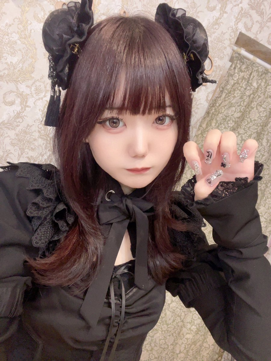hoshibako_u_tan's tweet image. #星箱池袋店 出勤しております🕊️🌟
サマーセール実施中☀️⛱️‼️
着用商品全てセール対象商品です🎵
お気に入りは真夜中の囁き/2wayトップスです!半袖にもなる有能アイテム!
つけ襟付きなので着回しもたくさんできますよ〜♡
うーたん㊙️情報
ネイル変えました🎵