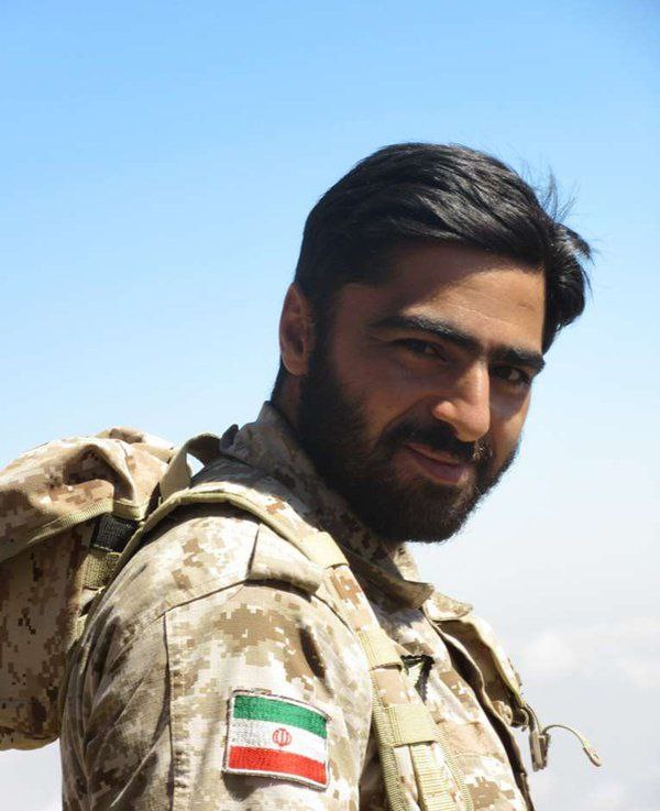 ryad82670975's tweet image. سئل الشهيد الجنرال حاجي زادة قائد القوة الجوية الفضائية للحرس الثوري الايراني هل استفدت من منصبك لاغراض شخصية ؟
اجاب : نعم مرة واحدة كتبت اسم ابني ضمن المتطوعين المدافعين عن حرم السيدة زينب عليها السلام فذهب الى سوريا ونال شرف الشهادة ( الشهيد رضا حاجي زادة) رضوان الله عليهم