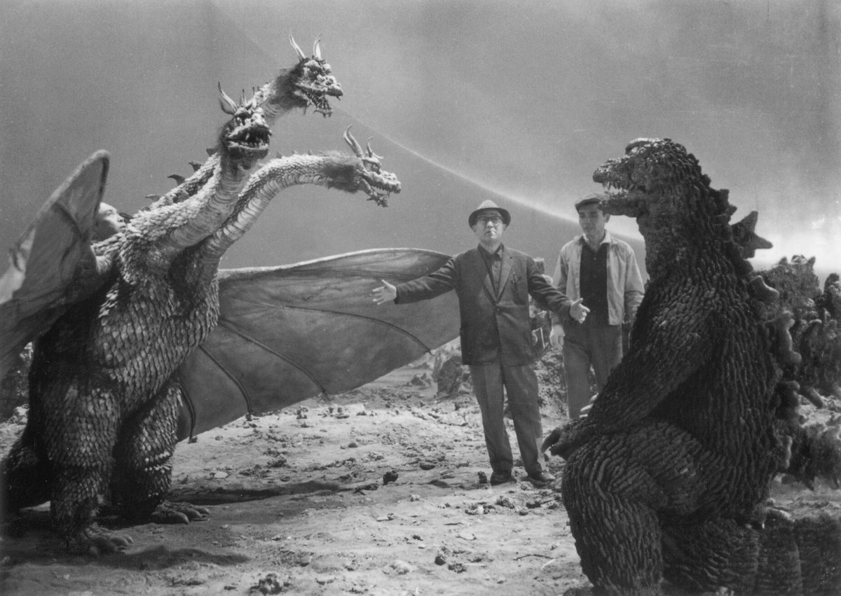 HumanoidHistory's tweet image. Eiji Tsuburaya with Godzilla and King Ghidorah on the set of "Invasion of Astro-Monster" (怪獣大戦争), 1965.