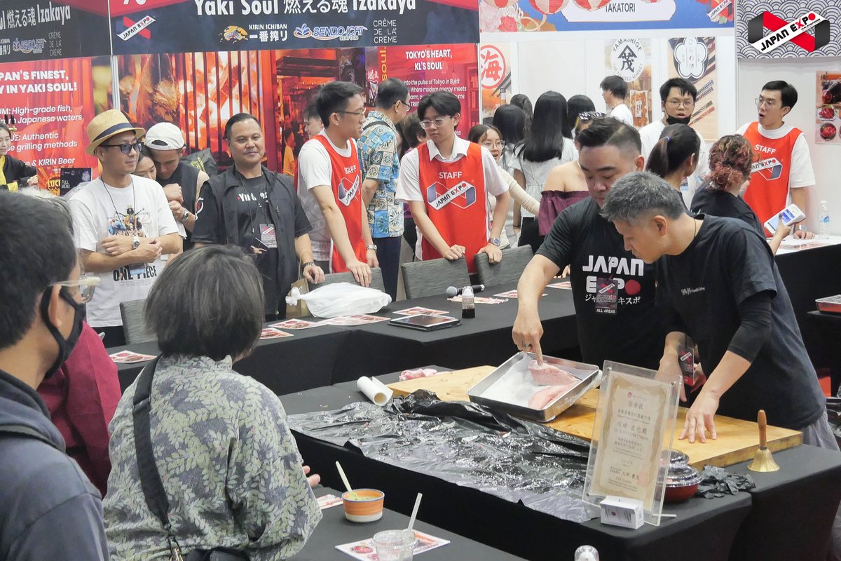 JAPANEXPO_MLY's tweet photo. 🐟Premium Tuna Auction with Chef Nao  @ Sushi Moment of #japanexpomalaysia2025  in Hall 1, Exhibition Zone, Kuala Lumpur Convention Centre!

#gyucreative #siamconnection #alljapanevent #japanexpo #jpop #japanculture #ジャパンエキスポマレーシア2025 #ジーユークリエイティヴ https://t.co/smY8Eg0IrD