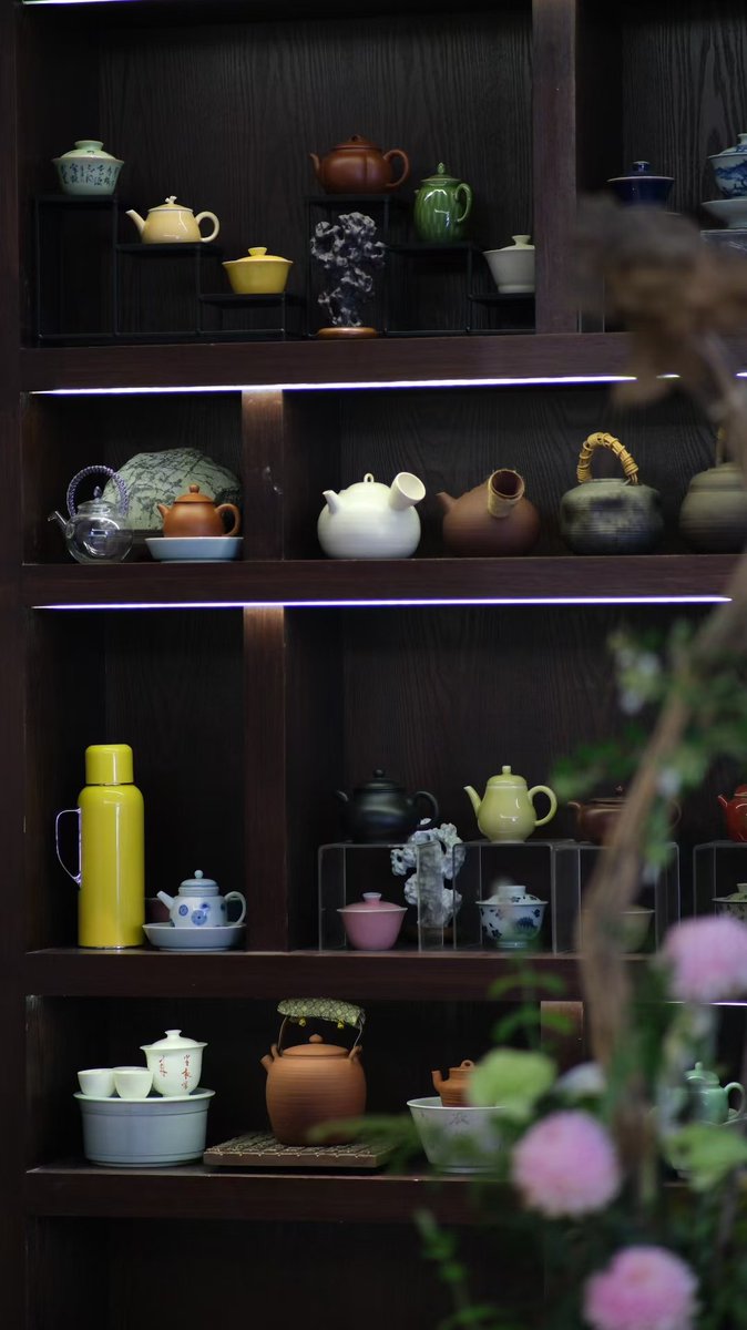 一处角落，素简润泽
一束光影，静谧舒适
一個自在有趣的空间
#中国茶