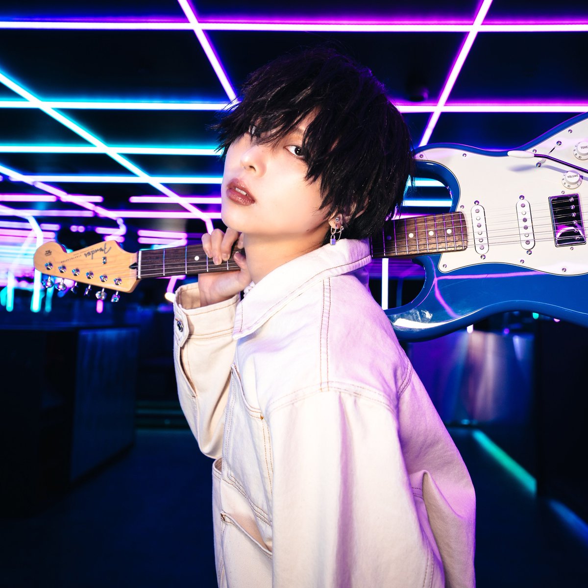Fender_Official's tweet image. フェンダーの次世代アーティスト支援プログラム『Fender Next™』
2025年度アーティストに音羽-otoha- (@_______0108 ) が選出❗️
"11歳でギターを始め、あの頃の自分が今の自分を見て、目を輝かせてくれるようなアーティスト人生を、Fenderと共に歩んでいきたいと思います"
youtube.com/watch?v=FRR8xp…