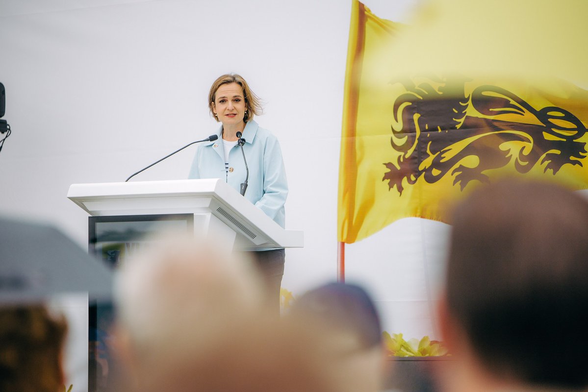 vlbelang's tweet image. "De beperking van de werkloosheid in de tijd van de regering-De Wever houdt geen rekening met 55-plussers, mantelzorgers en mensen die opleidingen volgen voor knelpuntberoepen. Er wordt bovendien geen flankerend beleid gevoerd om werklozen te activeren." @Barbara_Pas #DeOchtend