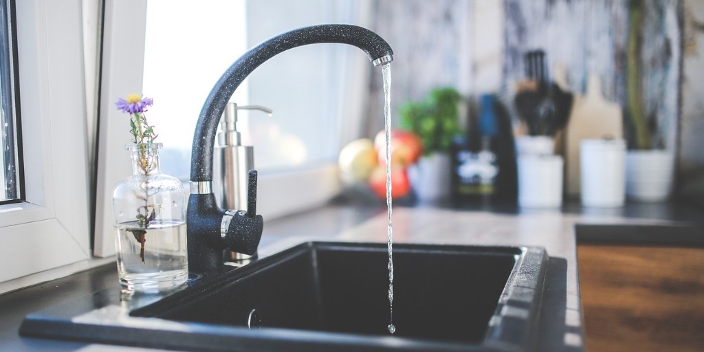 ServiciosAND's tweet image. 🌧 💧Aunque hayamos tenido un otoño-invierno con lluvias en #Andalucía, el agua es un bien escaso
🚿Por eso debemos cuidarlo
Mira estos consejos que te ofrece @consumoresponde para su uso responsable⤵
lajunta.es/5qhu8